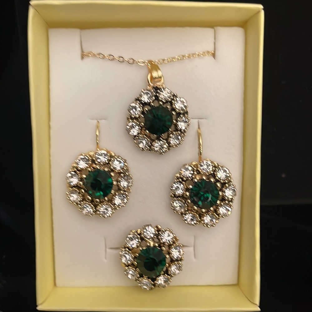 Jewelry Set - Picture 2 of 2